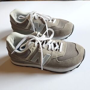 New Balance 574 Core Women's Shoe Size 7.5 Grey with White